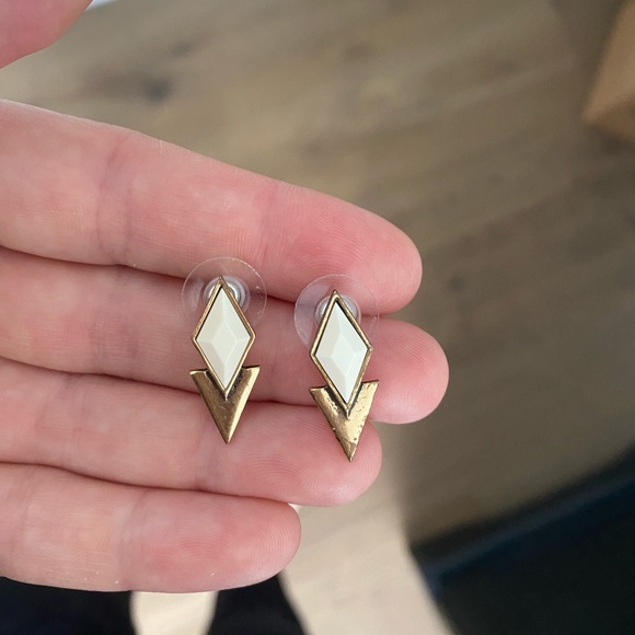 Designer Stud Earrings - Picture 6 of 7